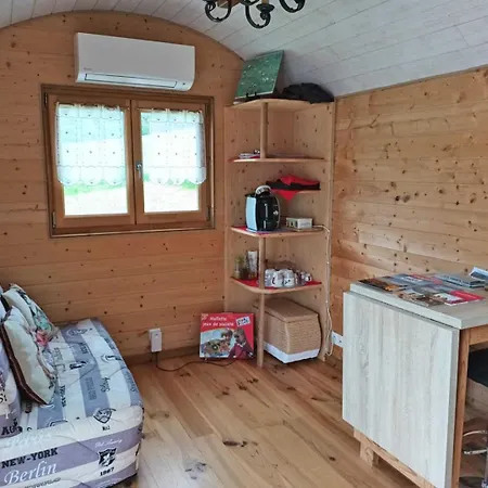 Holiday home La Roulotte Du Tonnelier *
